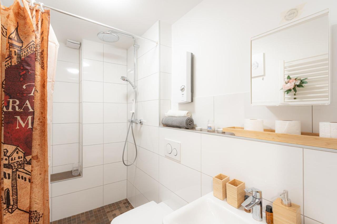 - Magical Harry Potter Apartment In Duisburg - 2 Mins Central Station Hbf - Kingsize Bed & Netflix - Kültér fotó