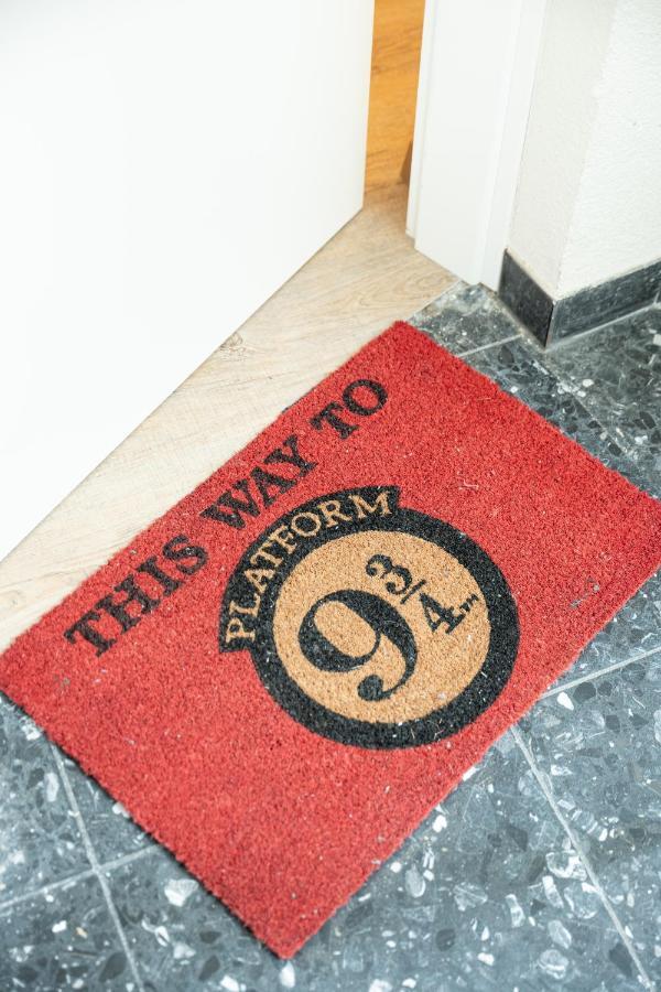 - Magical Harry Potter Apartment In Duisburg - 2 Mins Central Station Hbf - Kingsize Bed & Netflix - Kültér fotó